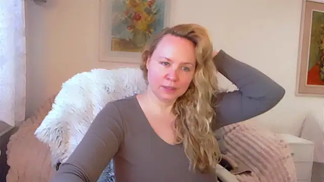 Snapshot of Sarah4you chatting on March 2025 03:50:02 PM Sarah4you online show from March 2025 03:50:02 PM