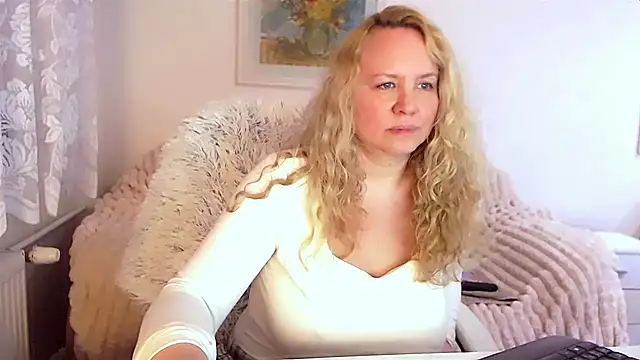 Snapshot of Sarah4you chatting on March 2025 12:37:02 AM Sarah4you online show from March 2025 12:37:02 AM