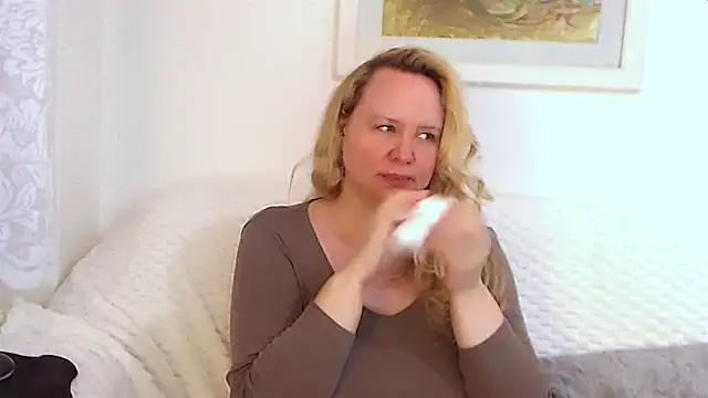 Snapshot of Sarah4you chatting on September 2025 08:35:02 PM Sarah4you online show from September 2025 08:35:02 PM