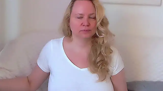 Snapshot of Sarah4you chatting on September 2025 01:49:02 PM Sarah4you online show from September 2025 01:49:02 PM