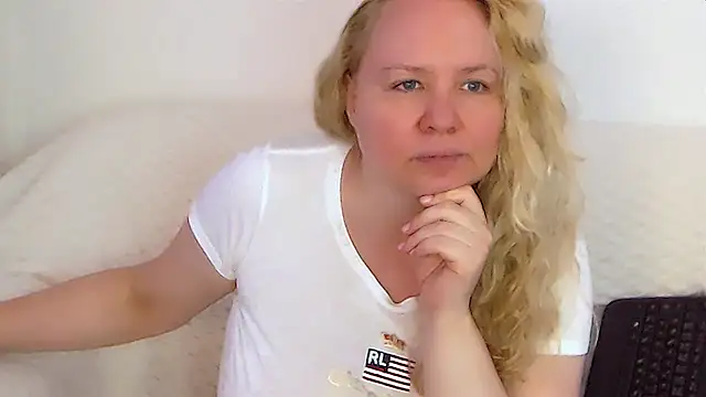 Snapshot of Sarah4you chatting on October 2025 03:45:01 PM Sarah4you online show from October 2025 03:45:01 PM