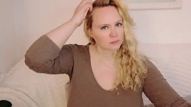 Snapshot of Sarah4you chatting on November 2025 05:12:01 PM Sarah4you online show from November 2025 05:12:01 PM