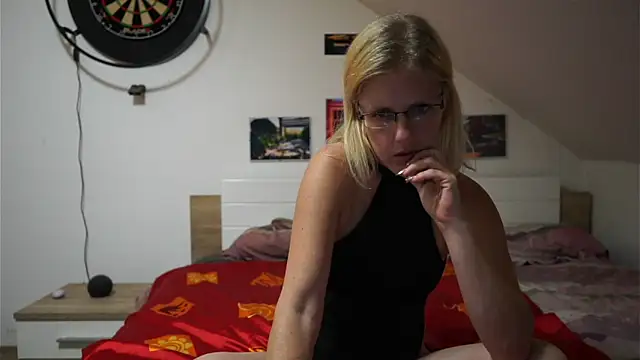 Snapshot of Moistdevil chatting on October 2025 05:10:02 PM Moistdevil online show from October 2025 05:10:02 PM