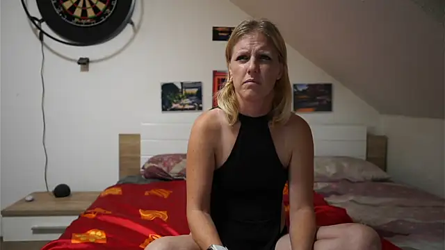 Snapshot of Moistdevil chatting on October 2025 02:50:01 PM Moistdevil online show from October 2025 02:50:01 PM