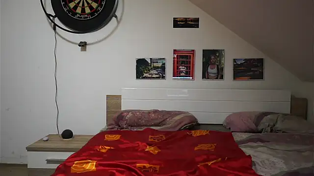 Snapshot of Moistdevil chatting on October 2025 04:29:02 PM Moistdevil online show from October 2025 04:29:02 PM