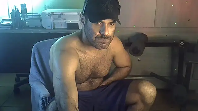 Snapshot of MILITARS chatting on November 2025 12:23:01 AM MILITARS online show from November 2025 12:23:01 AM