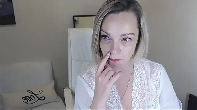 Tilly Eliot online show from December 2024 09:18:02 PM