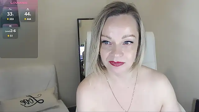 Tilly Eliot online show from December 2024 07:11:01 PM