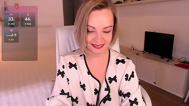 Tilly Eliot online show from October 2025 07:26:02 PM