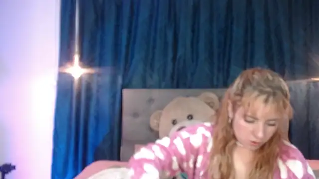 sarah lovesu online show from October 2025 06:04:01 PM