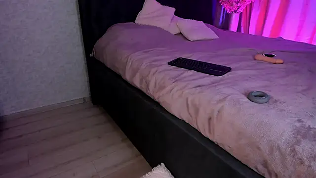 Snapshot of Kitty_Ricky chatting on October 2025 04:15:02 PM Kitty Ricky online show from October 2025 04:15:02 PM