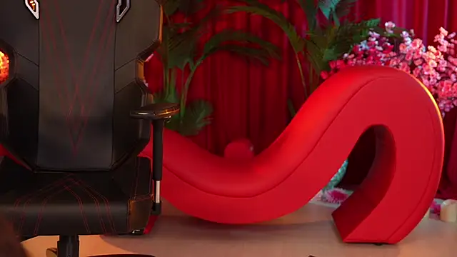 Snapshot of KittyCaitlin chatting on February 2025 01:55:01 AM KittyCaitlin online show from February 2025 01:55:01 AM