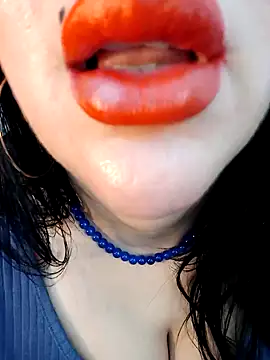 Snapshot of Queen_sousou chatting on February 2025 01:16:02 AM Queen sousou online show from February 2025 01:16:02 AM