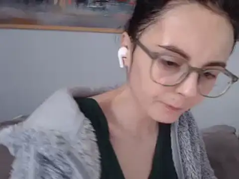 cleophee online show from January 2025 12:52:02 PM