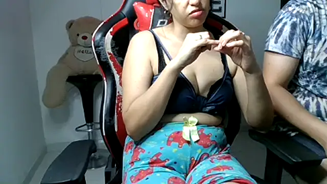 Snapshot of kim_sex_hot chatting on October 2025 04:33:01 PM kim sex hot online show from October 2025 04:33:01 PM