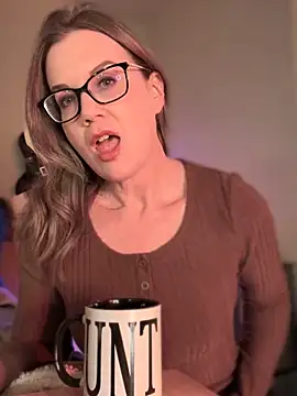 MaiseKnox online show from October 2025 10:10:01 PM