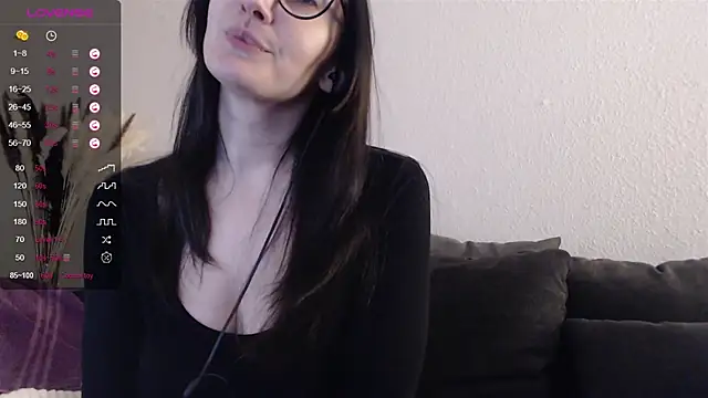 Snapshot of Alina_Lamour chatting on February 2025 12:49:02 AM Alina Lamour online show from February 2025 12:49:02 AM