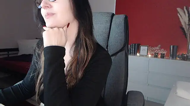 Snapshot of Alina_Lamour chatting on October 2025 06:12:01 PM Alina Lamour online show from October 2025 06:12:01 PM