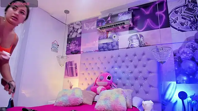 Snapshot of Vivi_prinncess chatting on February 2025 02:25:01 AM Vivi prinncess online show from February 2025 02:25:01 AM