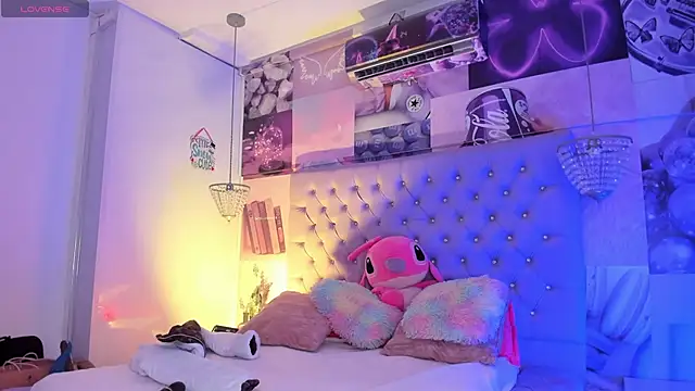 Snapshot of Vivi_prinncess chatting on March 2025 03:31:01 AM Vivi prinncess online show from March 2025 03:31:01 AM