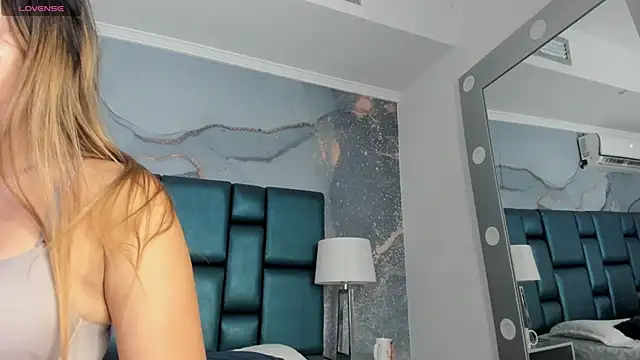 Snapshot of Vivi_prinncess chatting on September 2025 10:01:02 PM Vivi prinncess online show from September 2025 10:01:02 PM