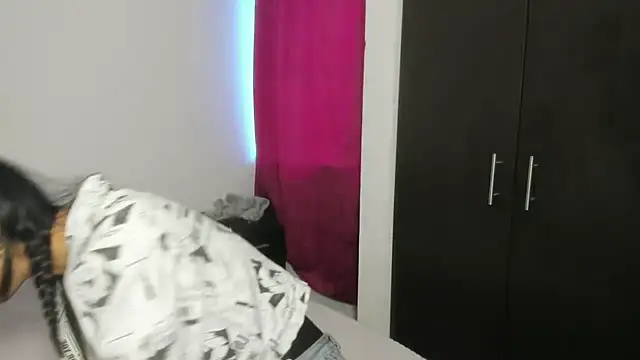 skinny Yizz online show from October 2025 10:01:01 PM