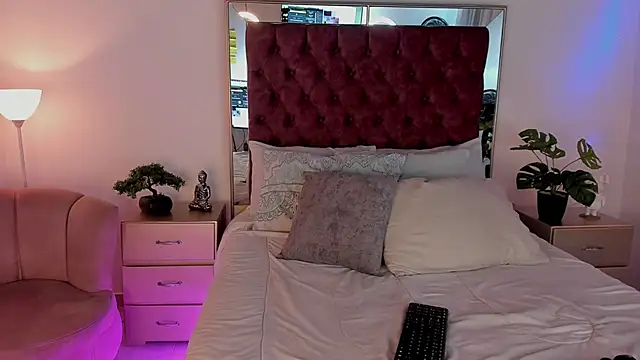 pamela reyes  online show from February 2025 09:41:02 PM