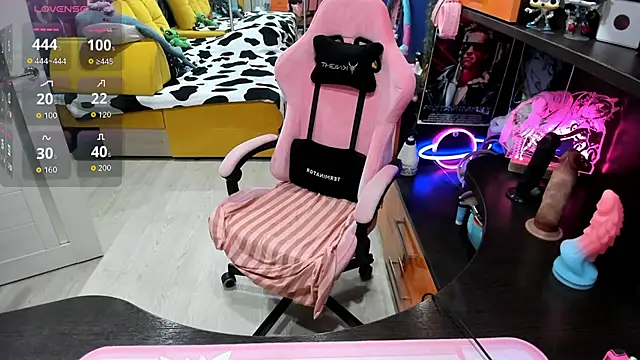 Softie Sofy online show from November 2025 12:44:01 AM