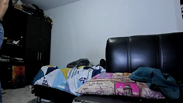 Snapshot of ares_sexxx chatting on October 2025 02:12:02 AM ares sexxx online show from October 2025 02:12:02 AM