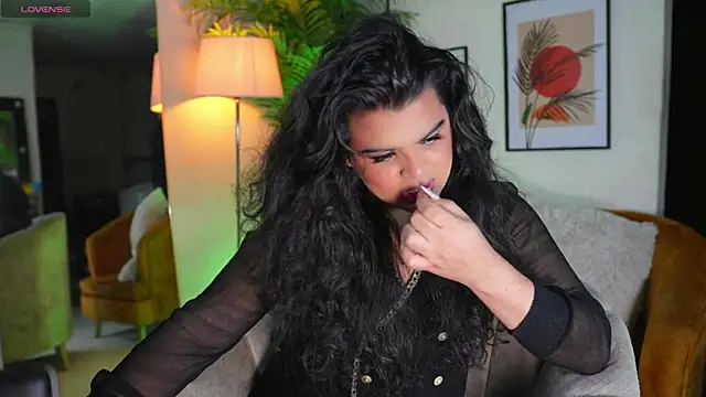 Snapshot of artechloe chatting on February 2025 07:35:02 PM artechloe online show from February 2025 07:35:02 PM