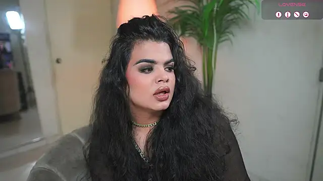 Snapshot of artechloe chatting on September 2025 11:09:02 PM artechloe online show from September 2025 11:09:02 PM