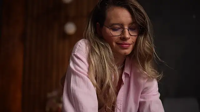 Snapshot of BrandyWhite chatting on November 2025 04:47:02 AM BrandyWhite online show from November 2025 04:47:02 AM