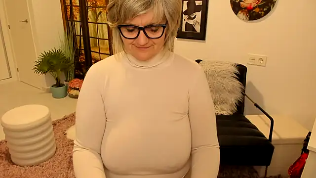 Milf-Ella online show from March 2025 06:44:01 PM