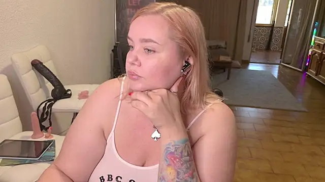 Snapshot of MargotGrey chatting on October 2025 02:53:01 PM MargotGrey online show from October 2025 02:53:01 PM