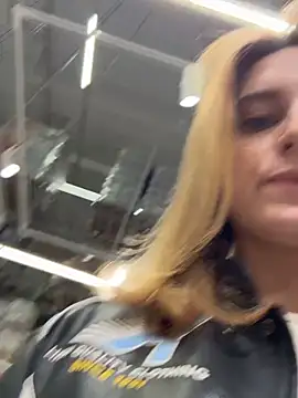 Snapshot of -AngelAri- chatting on October 2025 09:02:01 PM -AngelAri- online show from October 2025 09:02:01 PM