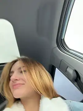 Snapshot of -AngelAri- chatting on October 2025 09:15:01 AM -AngelAri- online show from October 2025 09:15:01 AM