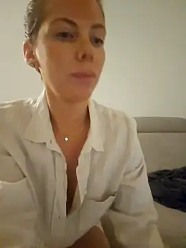 novaforyou1 online show from October 2025 05:46:01 PM