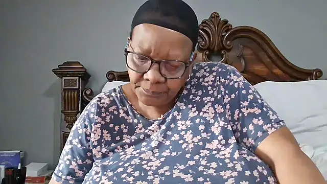 Snapshot of SEXYBOOBSNASS chatting on October 2025 04:11:01 AM SEXYBOOBSNASS online show from October 2025 04:11:01 AM