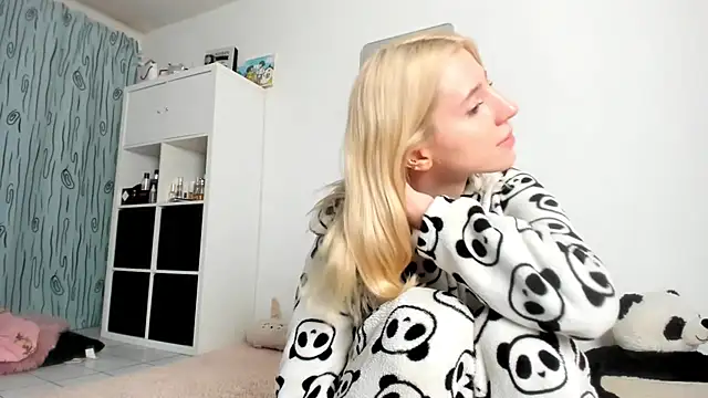 KenzieDawton online show from October 2025 06:01:02 AM