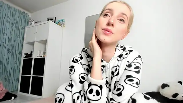 KenzieDawton online show from November 2025 04:22:02 AM