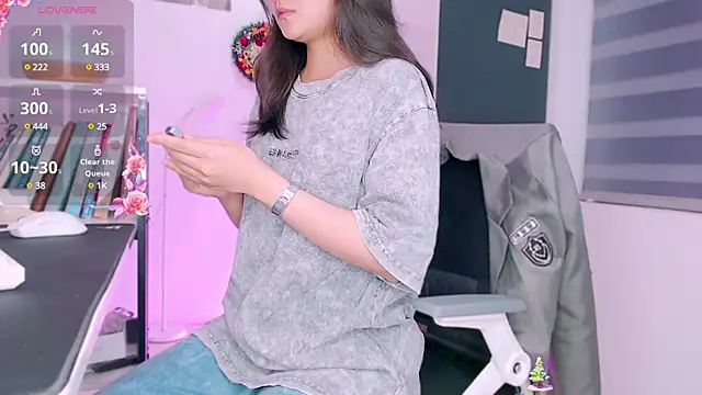 Snapshot of Shyn__ chatting on December 2024 05:18:02 PM Shyn online show from December 2024 05:18:02 PM