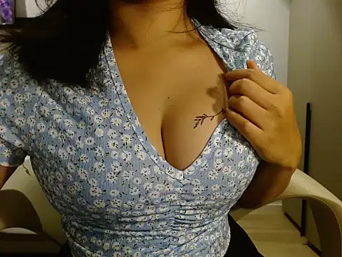 Snapshot of aahna33 chatting on October 2025 06:52:02 AM aahna33 online show from October 2025 06:52:02 AM