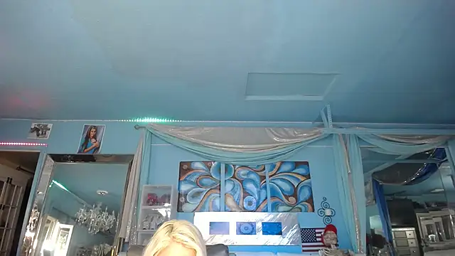 ADRIANNA FOX online show from February 2025 09:01:01 AM