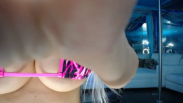 ADRIANNA FOX online show from September 2025 07:24:02 AM