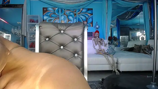 ADRIANNA FOX online show from October 2025 09:40:01 AM