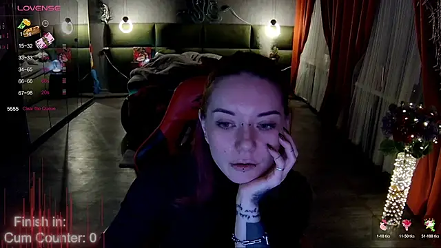 Snapshot of MaxPhoenixx chatting on December 2025 08:47:01 PM MaxPhoenixx online show from December 2025 08:47:01 PM