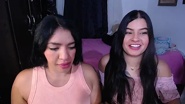 Snapshot of Sharlottee chatting on November 2025 10:52:02 PM Sharlottee online show from November 2025 10:52:02 PM