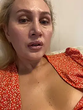 Snapshot of YourBlondee chatting on October 2025 03:03:02 AM YourBlondee online show from October 2025 03:03:02 AM