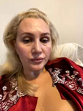 Snapshot of YourBlondee chatting on October 2025 02:23:02 AM YourBlondee online show from October 2025 02:23:02 AM