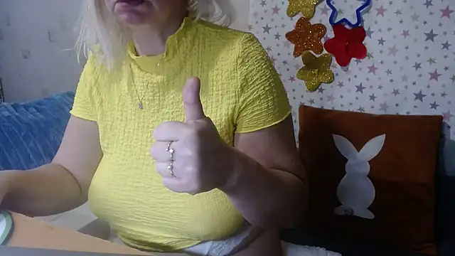 Snapshot of QueenLana chatting on November 2025 05:16:02 AM QueenLana online show from November 2025 05:16:02 AM